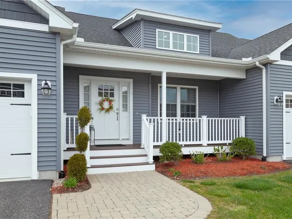3 Bailey Brook Ct, Middletown, RI 02842