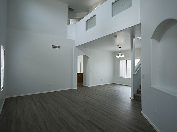 3rd image of 288 E Camino Limon Verde