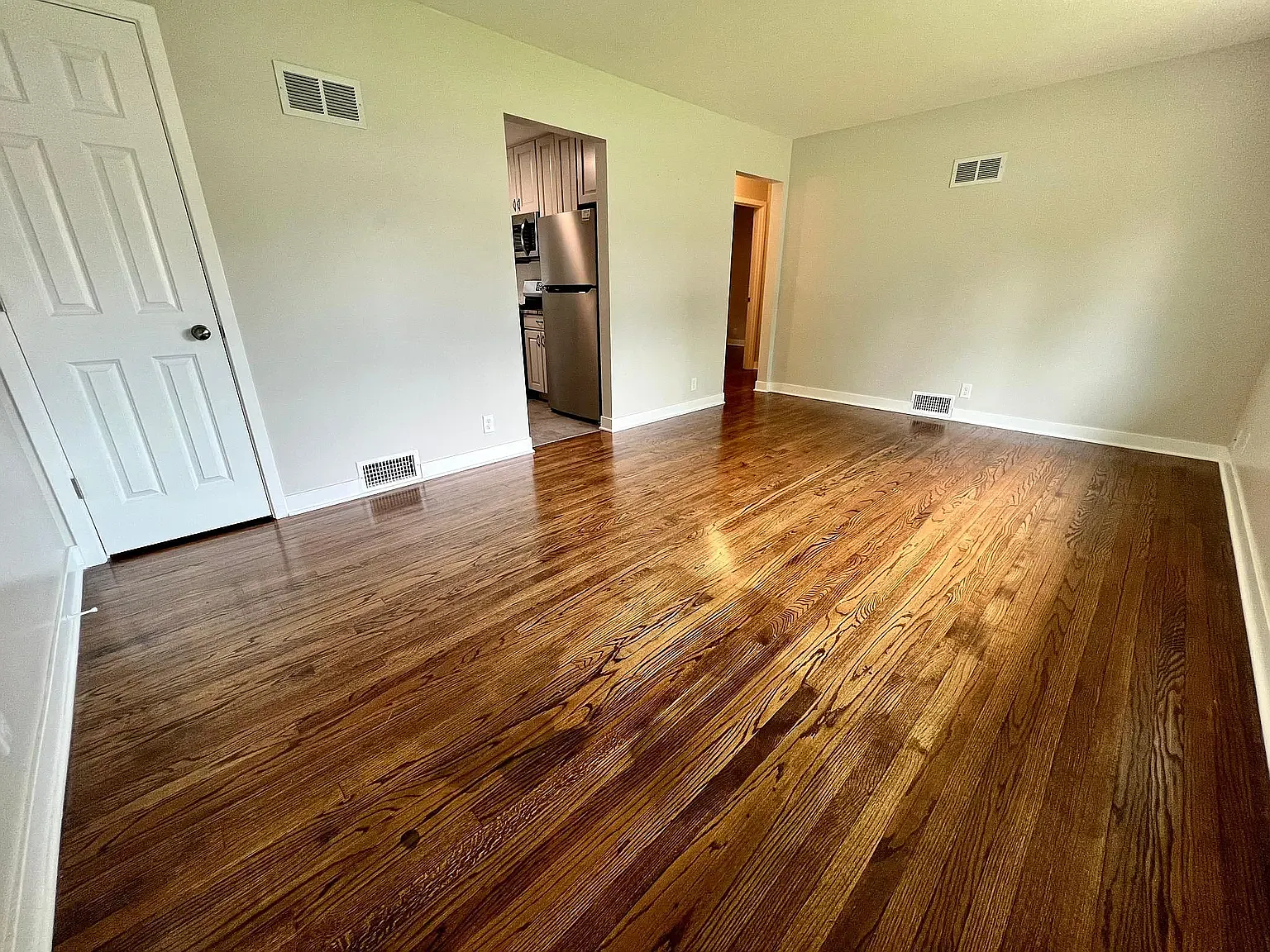 3 bed, 1.5 bath, 1275 sqft, $1,550 — Photo 4