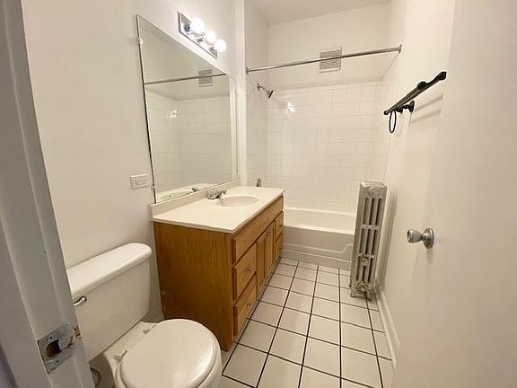4th image of 1305 W Lawrence Ave