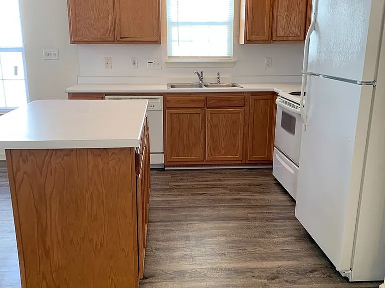 144 Springwood Ln — Photo 5