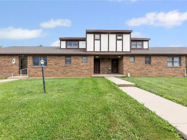 1105 Durham Dr, Paola, KS 66071