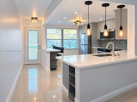4th image of 2403 Antigua Cir