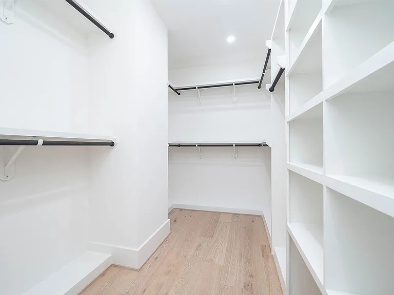 319 N Nagle St — Photo 36