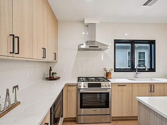4th image of 99 Capen St Floor 2