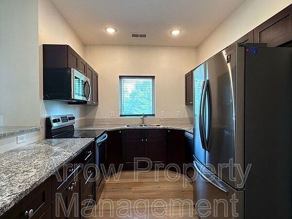 3rd image of 102 Locust St Unit 1