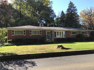 1594 Honeysuckle Ln, Allentown, PA 18103
