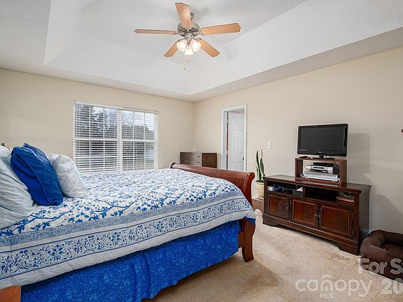 2nd image of 104 Lakewood Dr