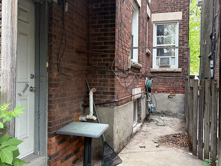 1504 Dufferin St #BASEMENT — Photo 8