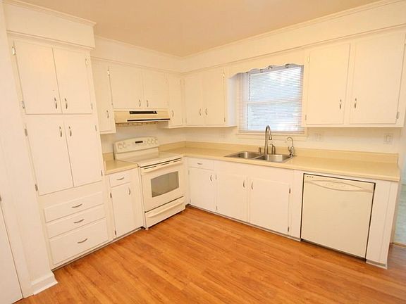 5th image of 4076 Shore Dr