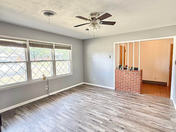 3rd image of 2107 W 18th St