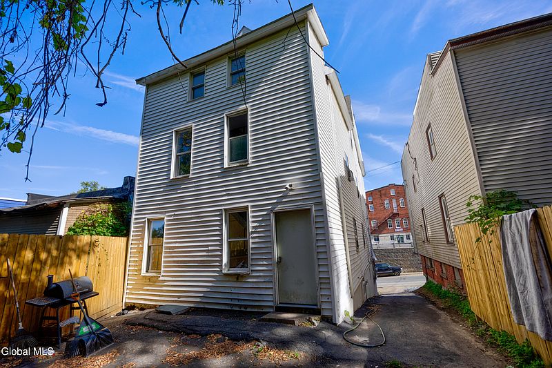 3rd image of 578 Crane Street