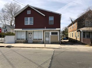2 Valley Rd, Port Washington, NY 11050