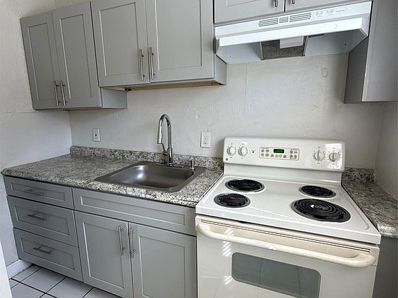 5th image of 720 SW 7th St APT 1