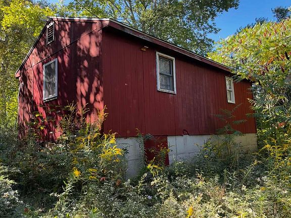 3rd image of 598 Quaker Hill Road