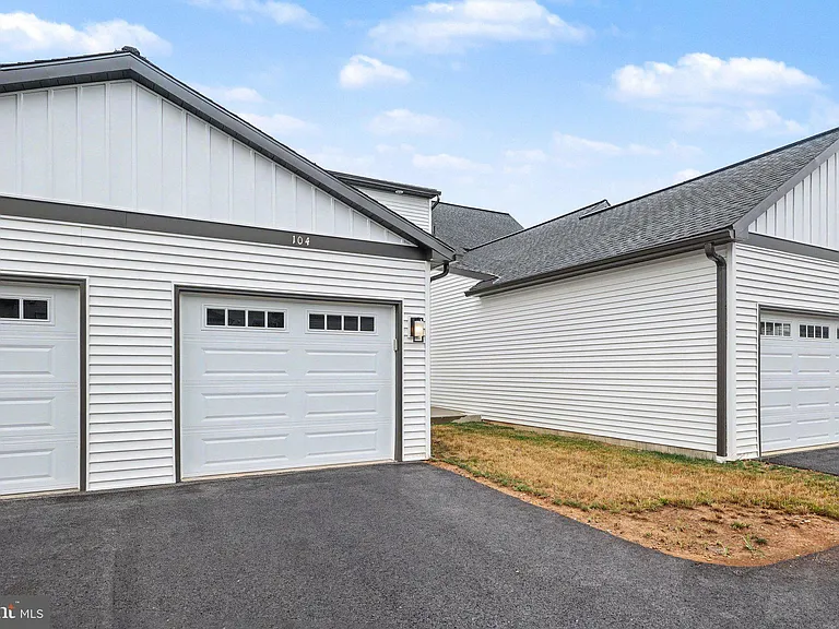 104 Madison Dr — Photo 25