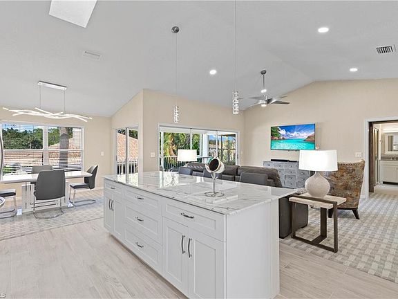 5th image of 290 Emerald Bay Cir Unit L5