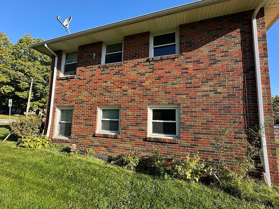 2nd image of 1469 2nd St APT 3