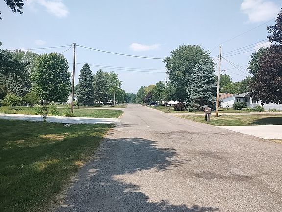 5th image of 2117 Mackinaw Dr