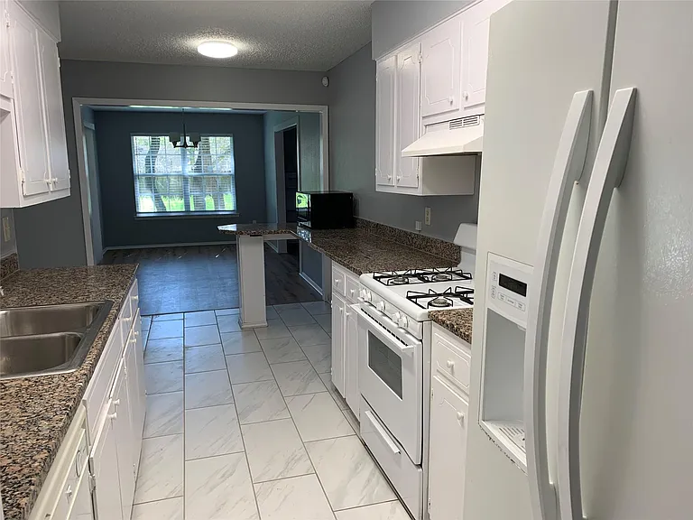 10015 NW Woodland Village Dr — Photo 5