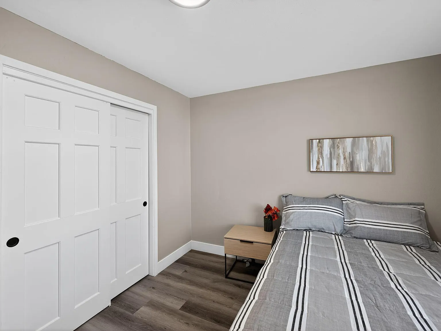 4 bed, 3.0 bath, 2600 sqft, $1,001 — Photo 1