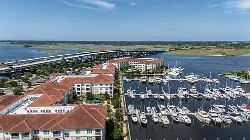 Views at Harbortown Photo 1