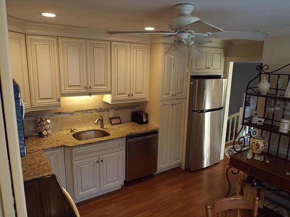 Granite and Stainless Upgraded Kitchen