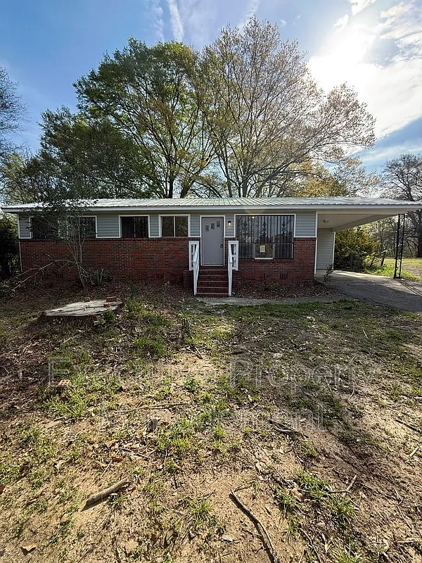 3 bed, 1.5 bath, 1092 sqft, $1,000 — Photo 1