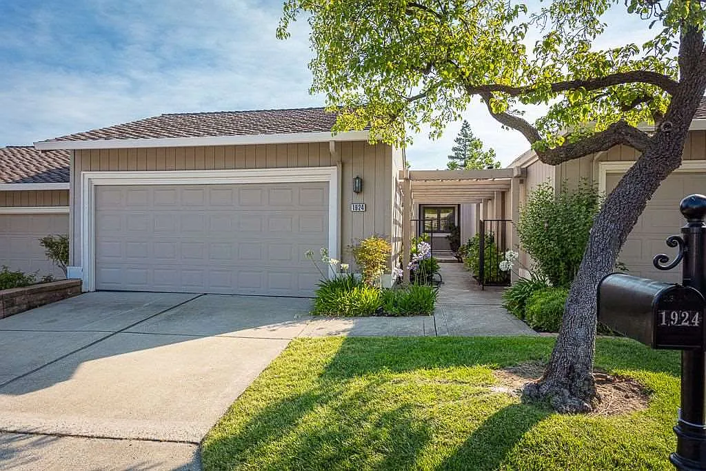 1924 Rancho Verde Cir E photo 1