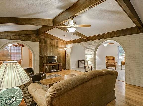 5th image of 3409 Greenbriar Ln
