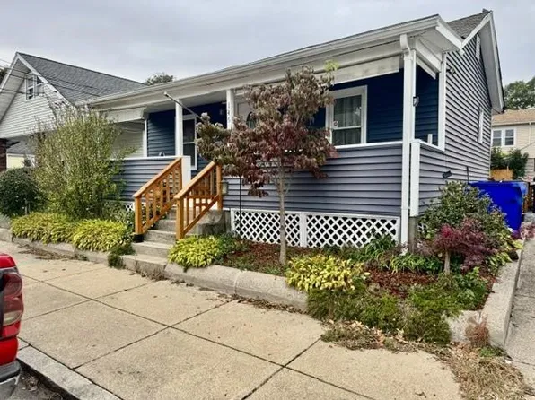 146 Oakland Ave, Pawtucket, RI 02861