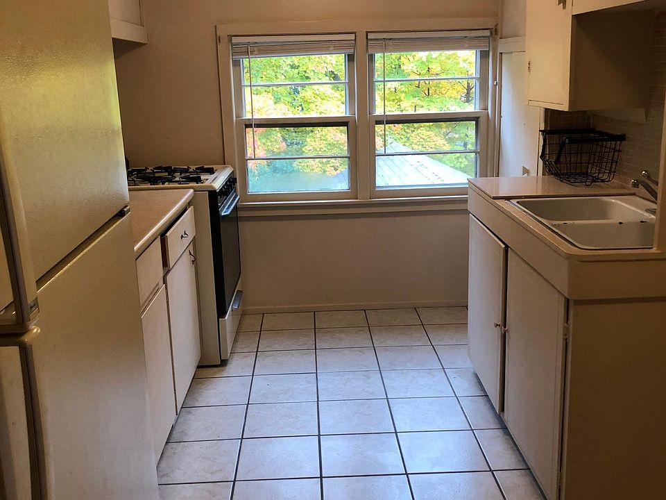 2nd image of 1514 E Marietta Ave Floor 2