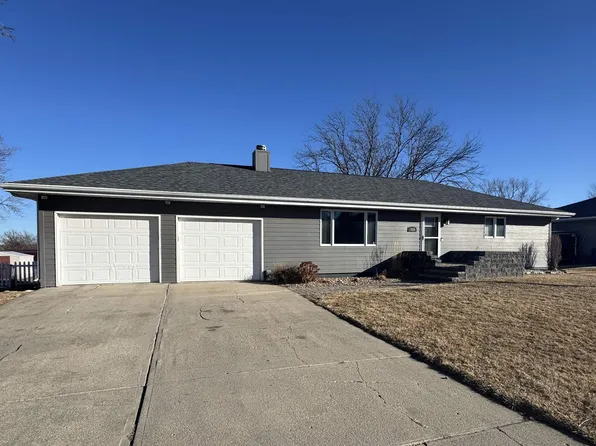 1905 Maurer Dr, Norfolk, NE 68701