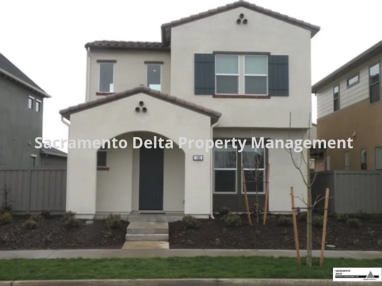 133 Fonseca St — Photo 1