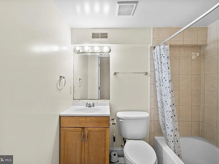 514 N Milton Ave — Photo 27