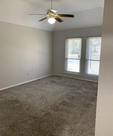990 Camden Dr — Photo 9