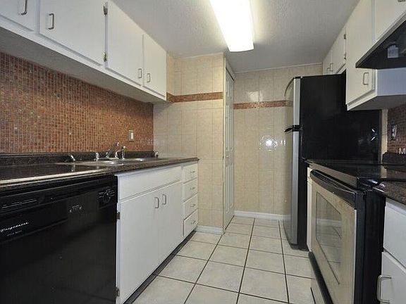 5th image of 808 Sky Lake Cir APT A