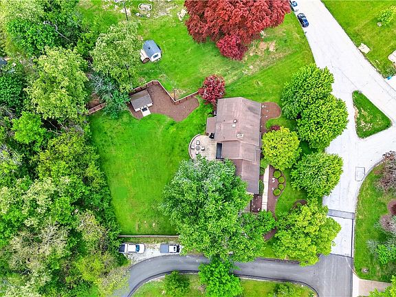 3rd image of 2 Concord Dr