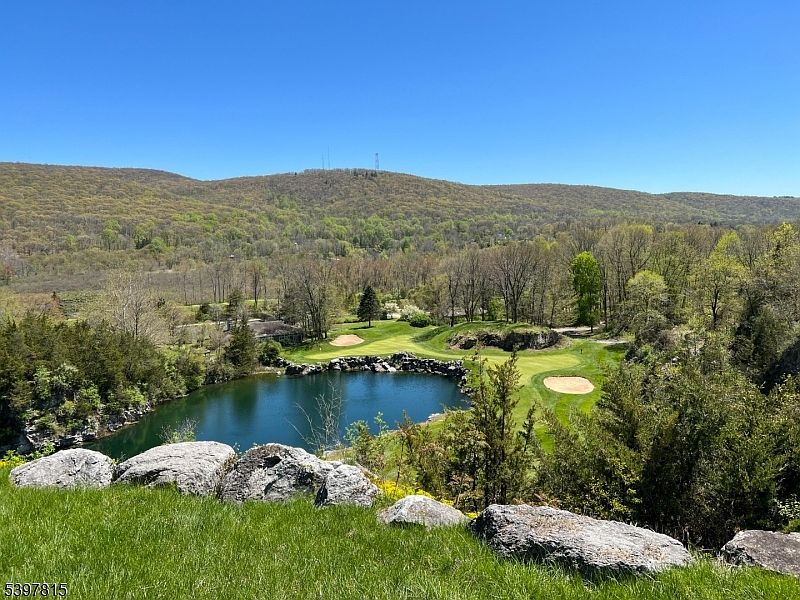 5 Cornwall Ct BLDG 5 #5