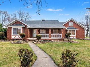 30000 Oakgrove St, Saint Clair Shores, MI 48082