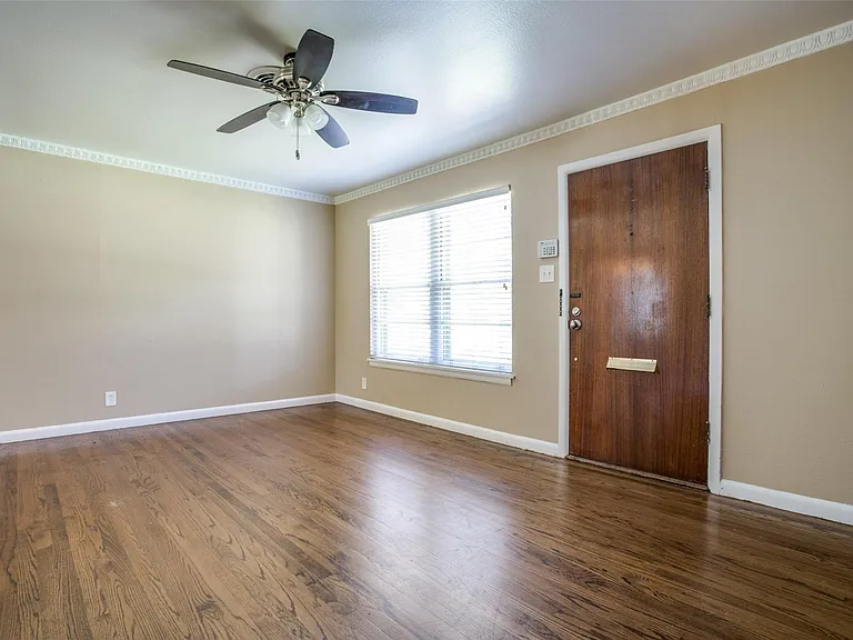 3724 Almazan Dr — Photo 5