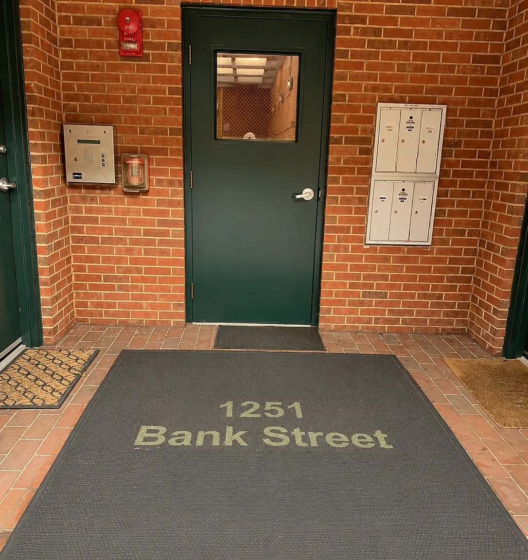 1251 Banks Alley NW — Photo 2