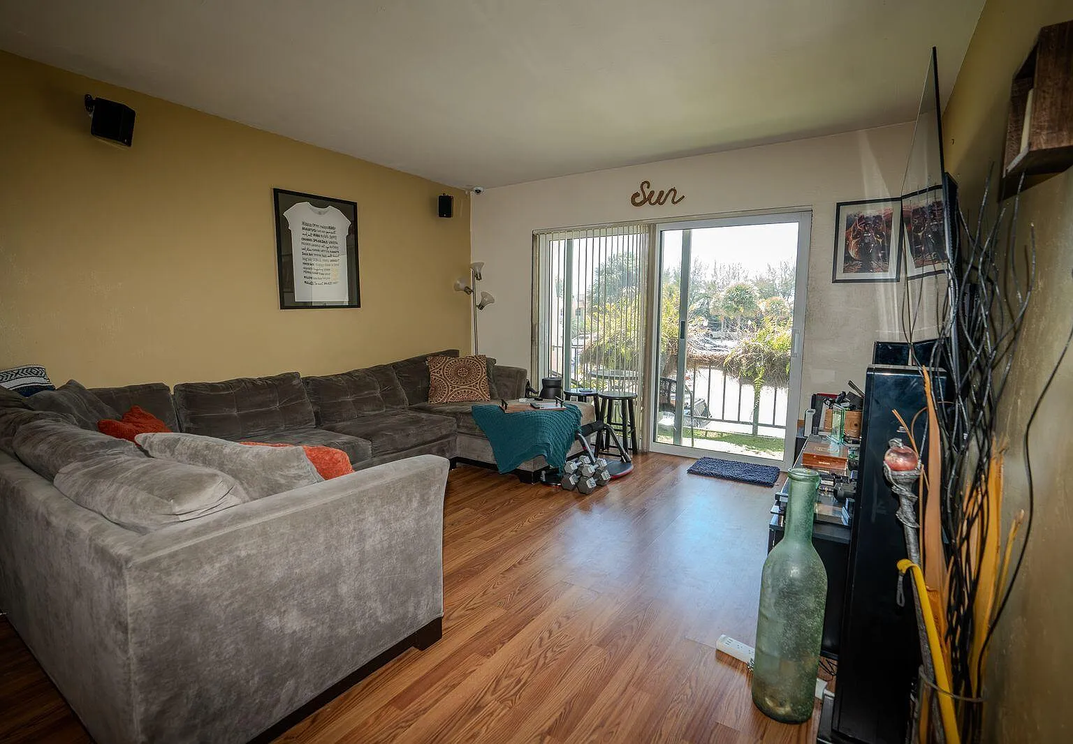 1 bed, 1.0 bath, 758 sqft, $2,100 — Photo 3