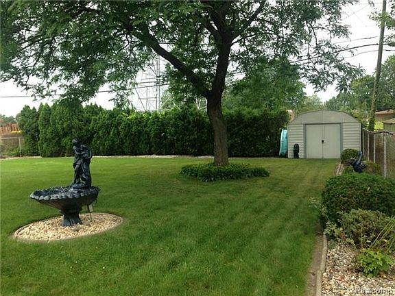 2nd image of 27107 Newport Dr