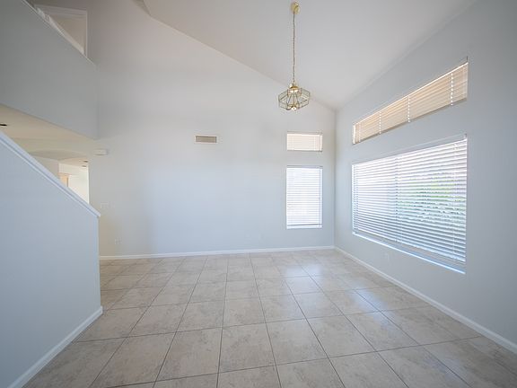 3rd image of 510 W San Remo St