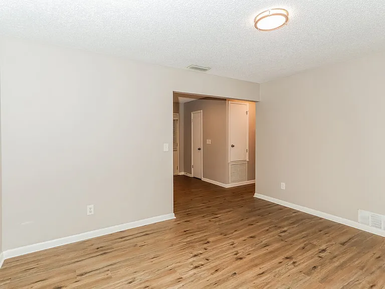 7815 Capwood Ave — Photo 9