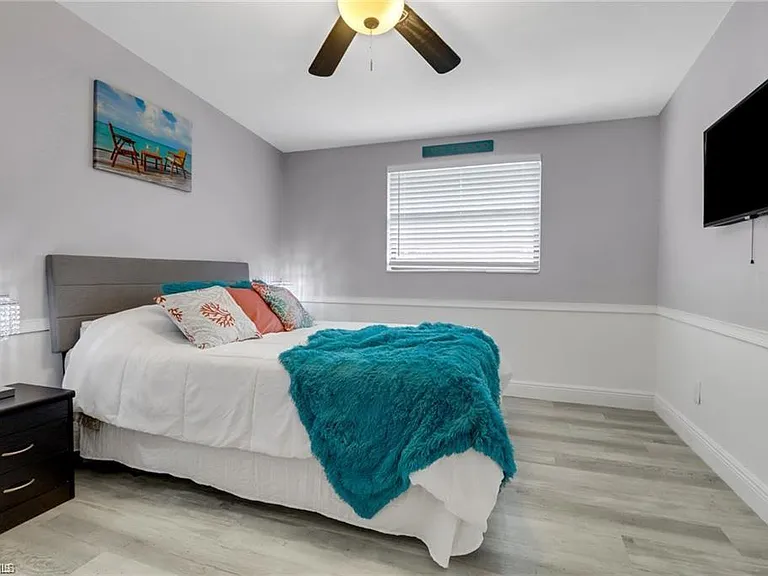 2047 Harbor Ln — Photo 13
