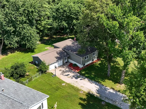 1948 Surf Dr NE, Solon, IA 52333