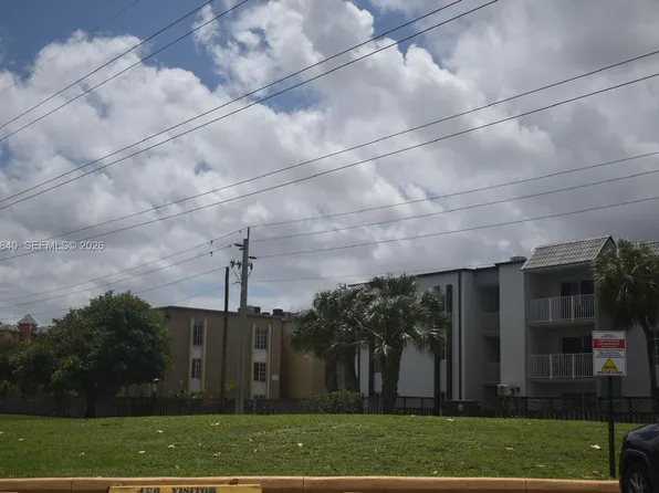 5231 Geneva Way APT 204, Doral, FL 33166