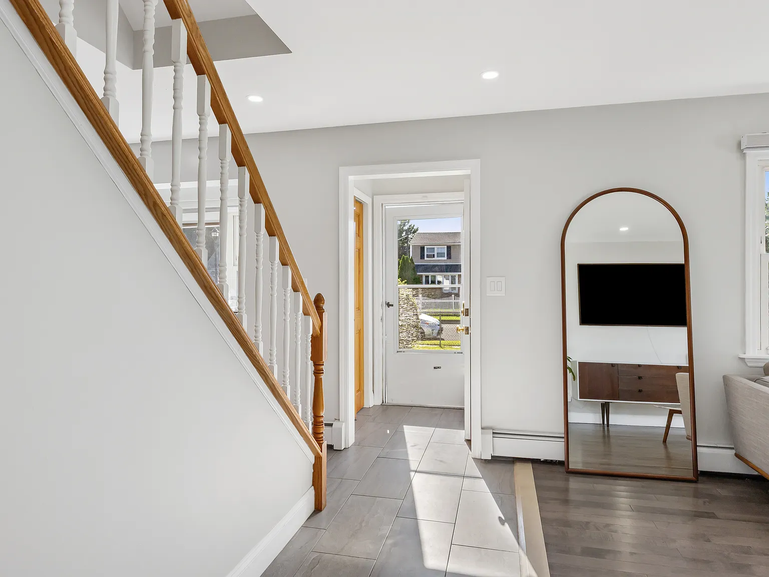 4 bed, 1213 sqft, $3,900 — Photo 3